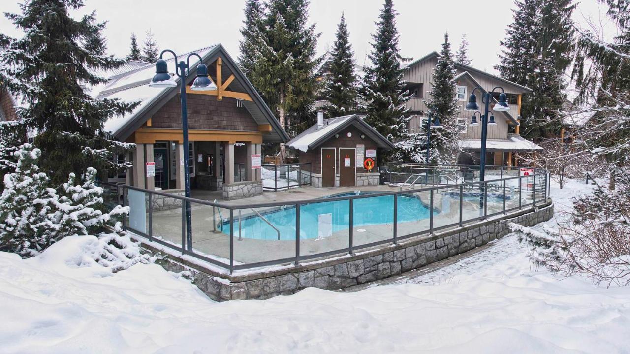 Attractive Townhouse In Whistler Village With Hot Tub Экстерьер фото