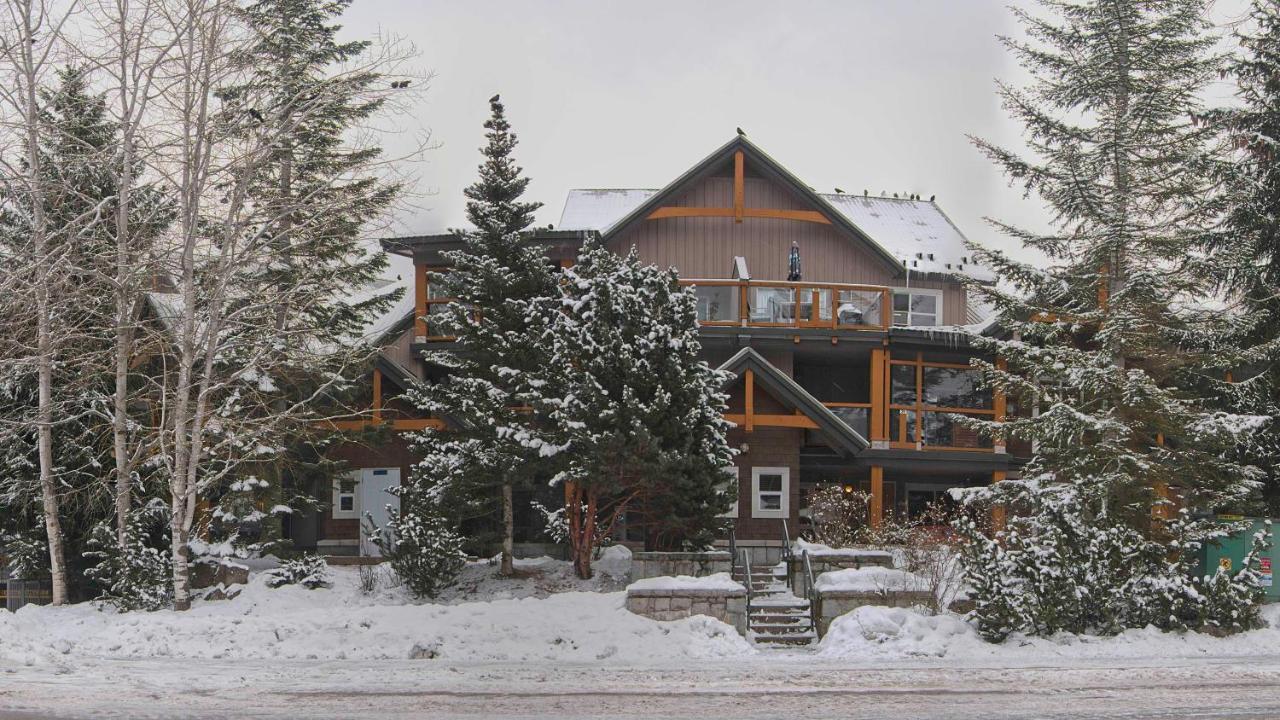 Attractive Townhouse In Whistler Village With Hot Tub Экстерьер фото